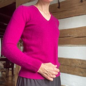 Magenta Pink V-Neck Sweater by Peck & Peck 
100% cashmere | women’s size small